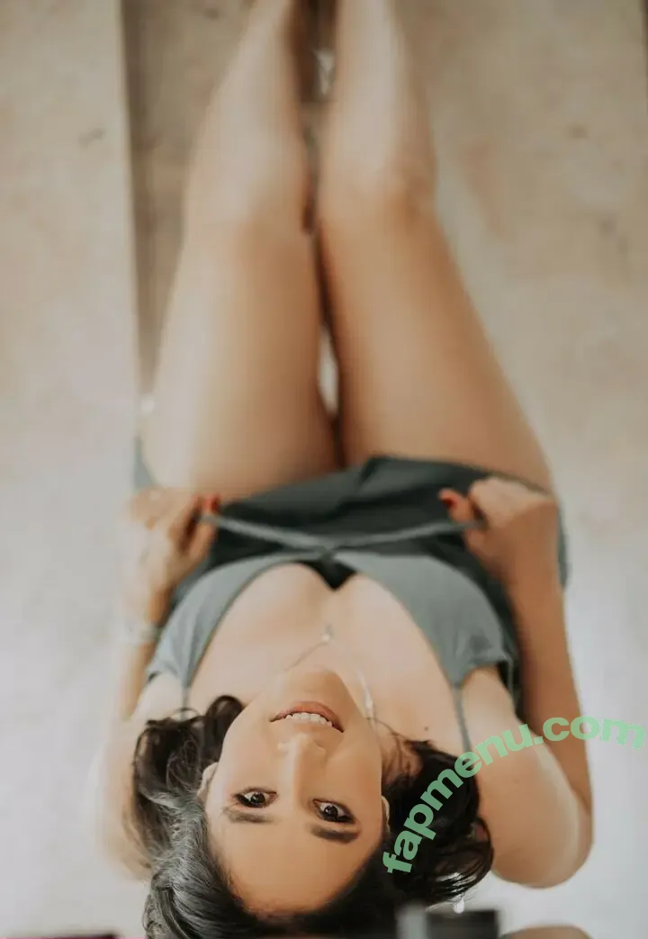 28_bia nude photo #0013 (Beatriz Oliveira / bya28)