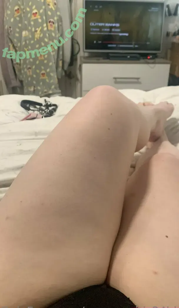 34HHGamerGirlHannah nude photo #0042 (thtgirlhannahhh)
