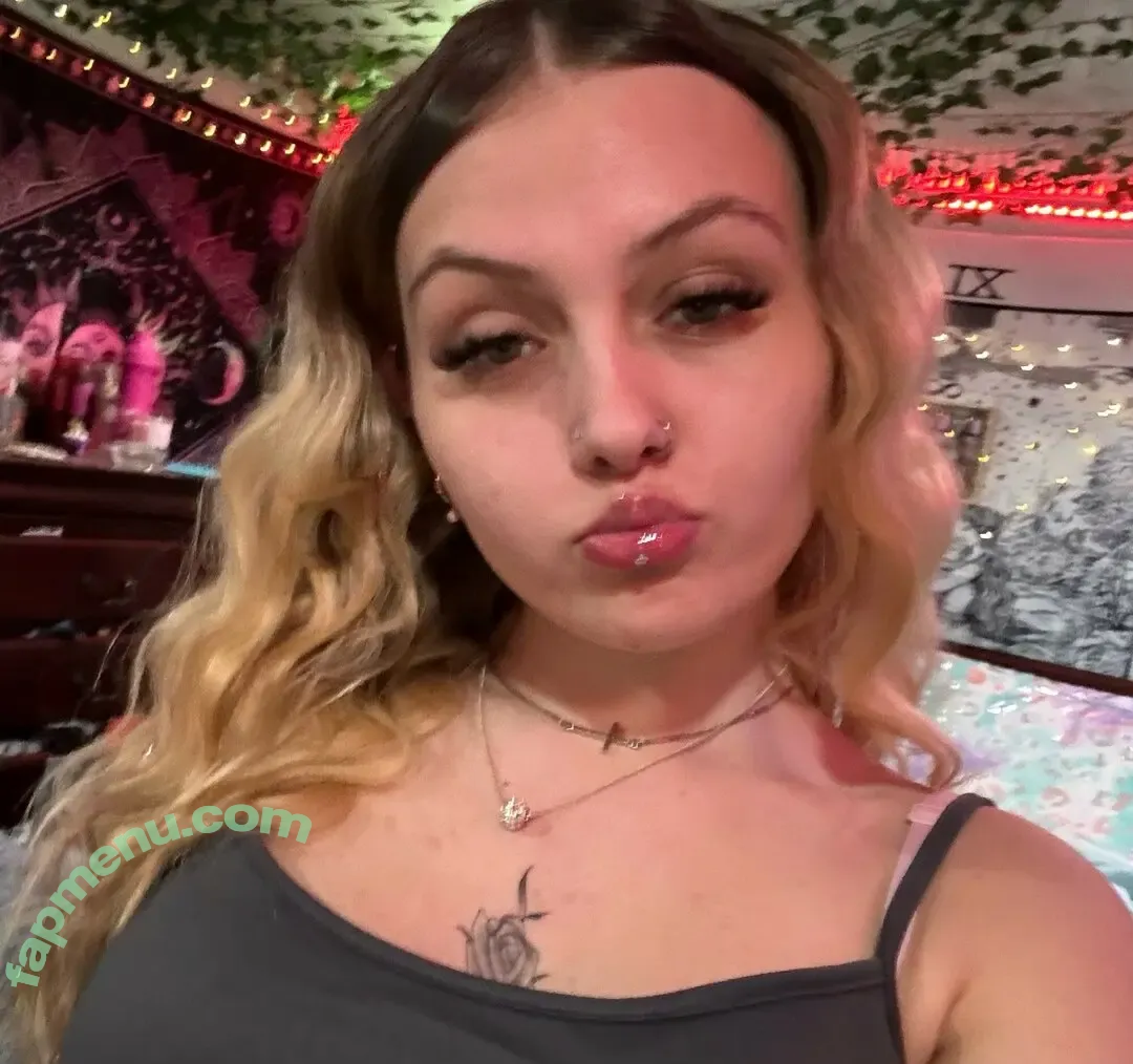 aahxoxo__ nude photo #0003 (babyypiscess / babyypiscess1)