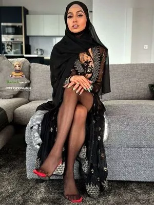 Aaliyah Yasin / _thatbritishcouple / aaliyah.yasin / thatbritishg1rl nude photo #0751