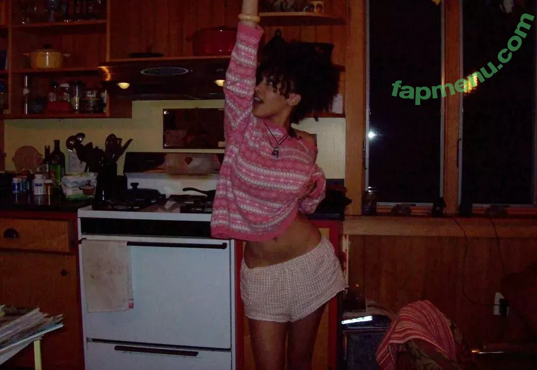 Aaliyeezy nude photo #0015 (theallierae)
