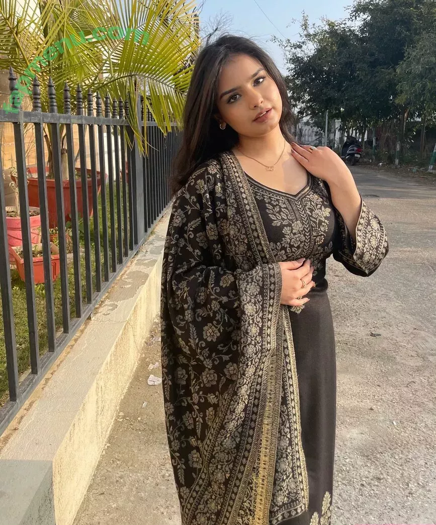 Aarushi Abrol nude photo #0008 (aarushi.abrol)