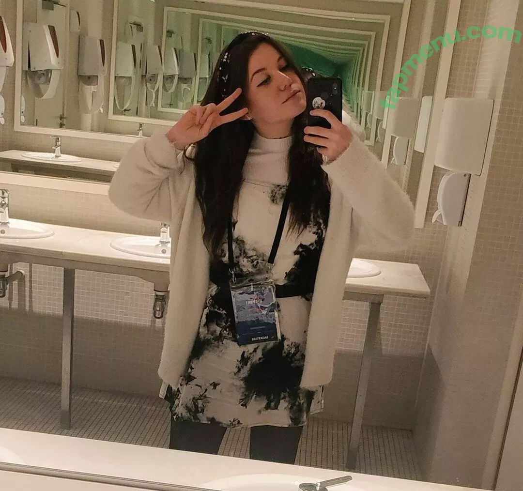 Aayley nude photo #0125 (French streamer)