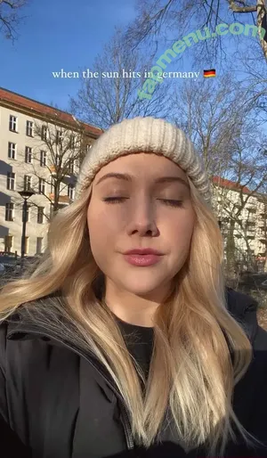 Abby ASMR / abbiemaley / abbyasmr / abbyasmrtist nude photo #0006