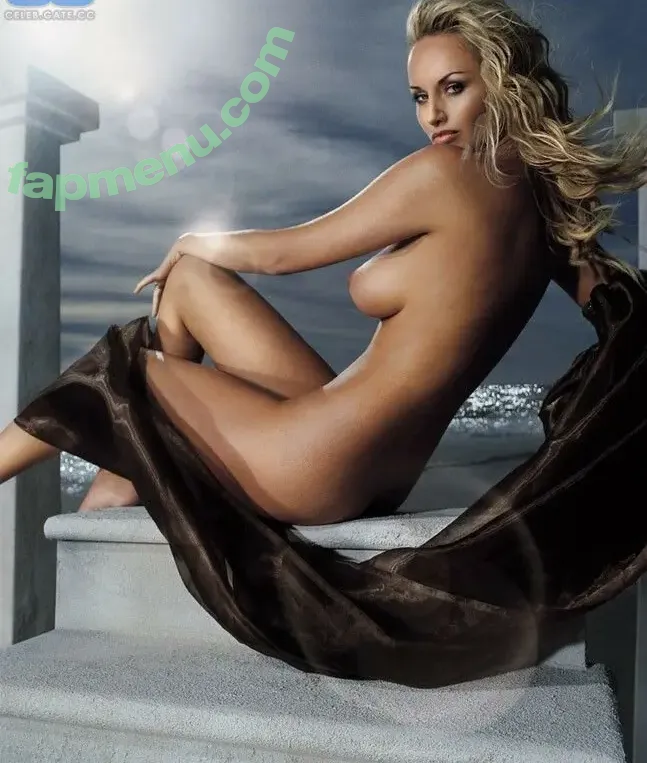 Adriana Karembeu nude photo #0074 (adrianakarembeusklenarikova)