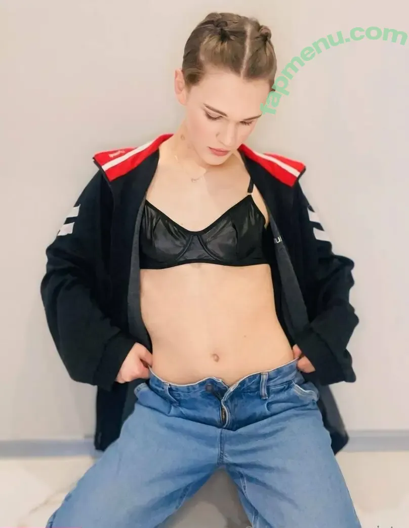 aerints nude photo #0002 (aerin)