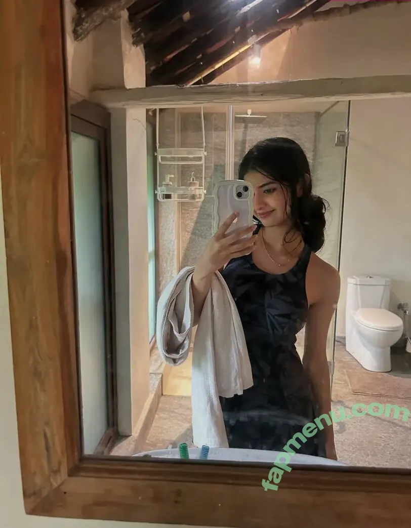 Aishwarya Harishankar nude photo #0199 (aishwaryaharishankar)