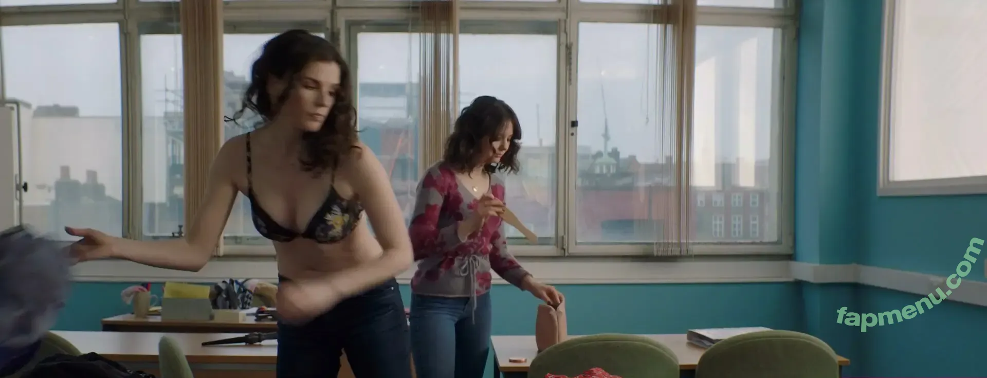 Aisling Bea nude photo #0146 (baby_aisling / weemissbea)
