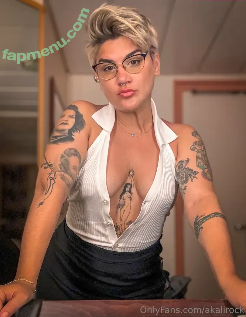 akalirock nude photo #0020 (akali_oficall)
