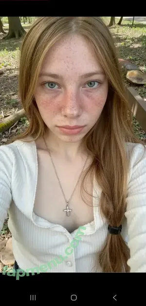 Alaskafawn / alaska.freckles nude photo #0004