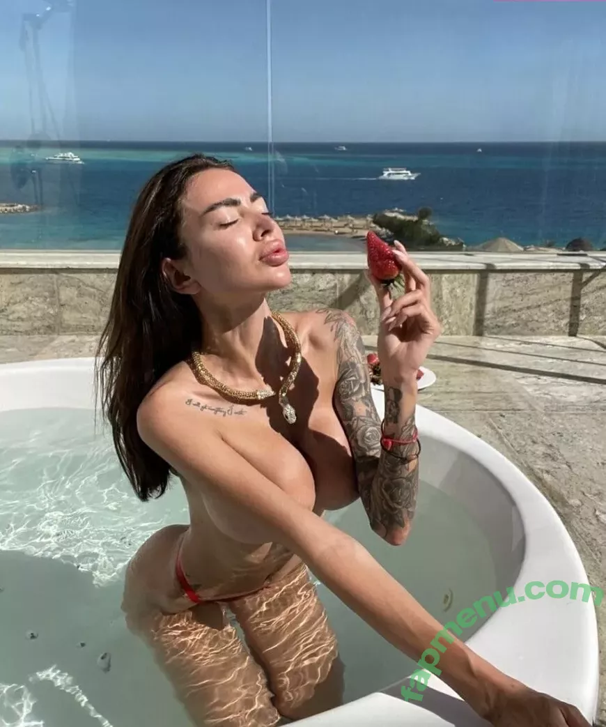 Alena Omovych nude photo #0304 (alena_omovych / alenaomovich)