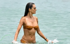 Alessandra Ambrosio / aleambrosio / alelovesanja / alessandraambrosio nude photo #4013