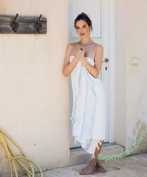 Alessandra Ambrosio / aleambrosio / alelovesanja / alessandraambrosio nude photo #4110