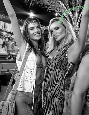 Alessandra Ambrosio / aleambrosio / alelovesanja / alessandraambrosio nude photo #4118