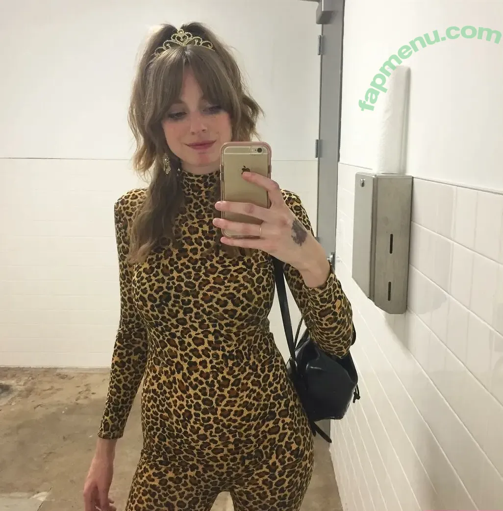 Alex Gehring nude photo #0021 (Ringo Deathstarr / galexy)
