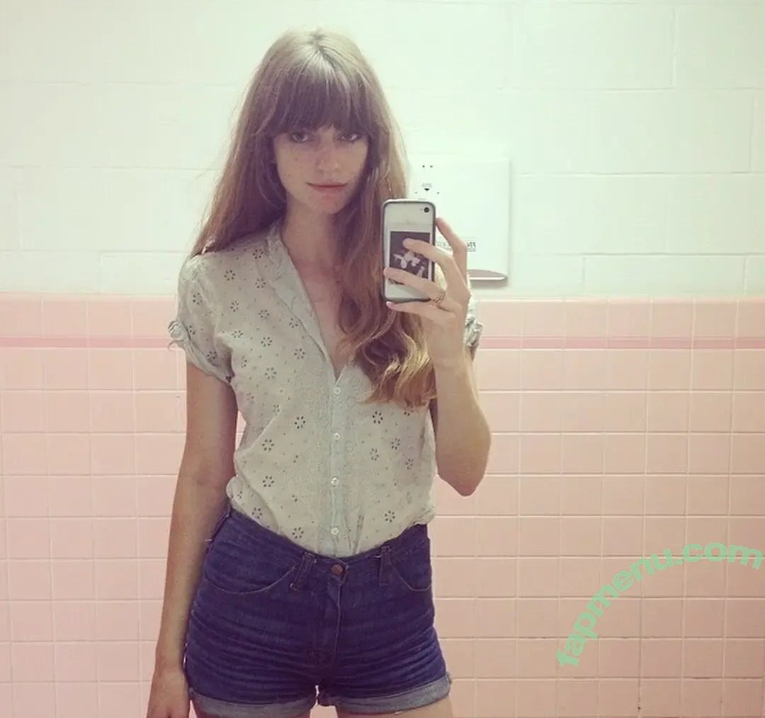 Alex Gehring nude photo #0046 (Ringo Deathstarr / galexy)