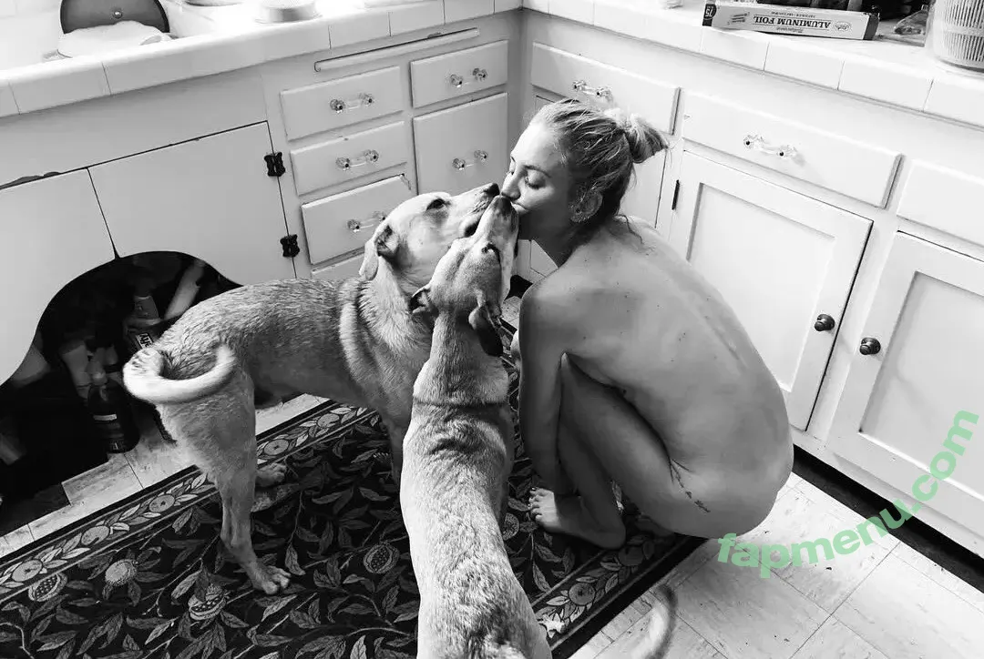 Alex McKenna nude photo #0011 (maxmagpie)