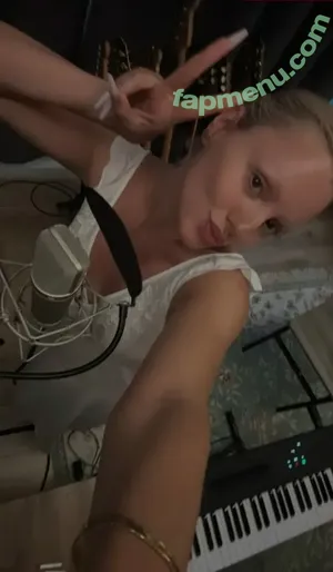 Alexandra Stan / alexandrastan nude photo #2440