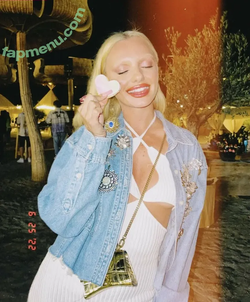 Alexandra Stan nude photo #2551 (alexandrastan)