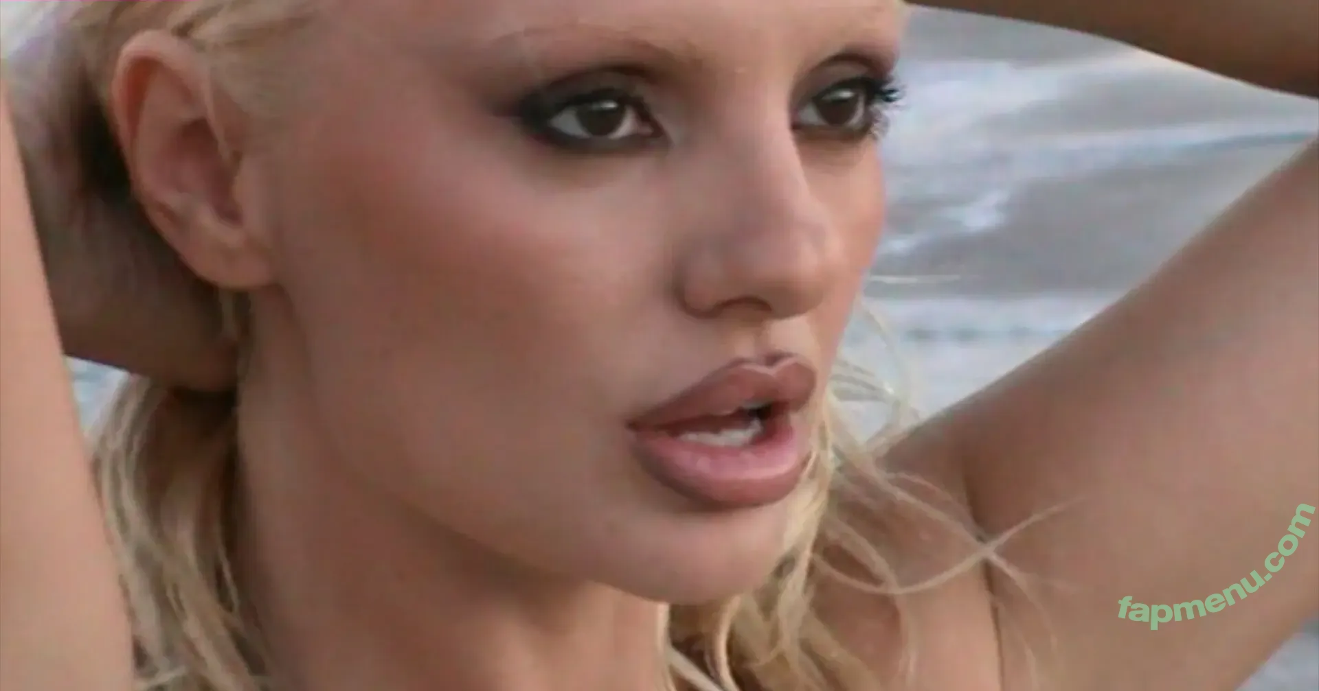 Alexandra Stan nude photo #2763 (alexandrastan)