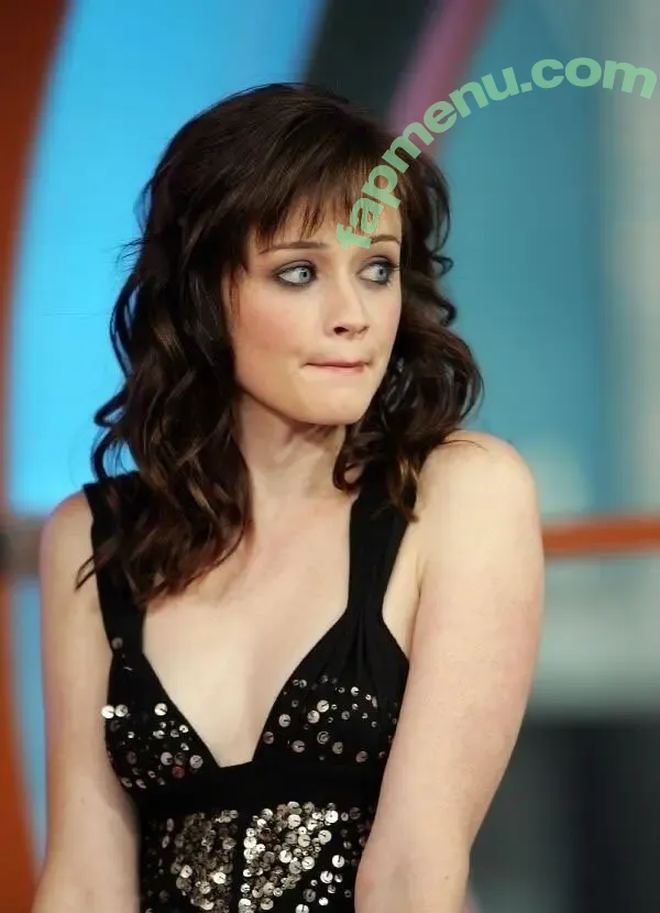 Alexis Bledel nude photo #0115 (alexisbledelofficial)