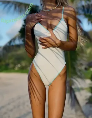 Alexis Ren / alexisren / alexisreng / alexxissren nude photo #1980