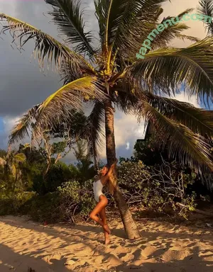 Alexis Ren / alexisren / alexisreng / alexxissren nude photo #1982