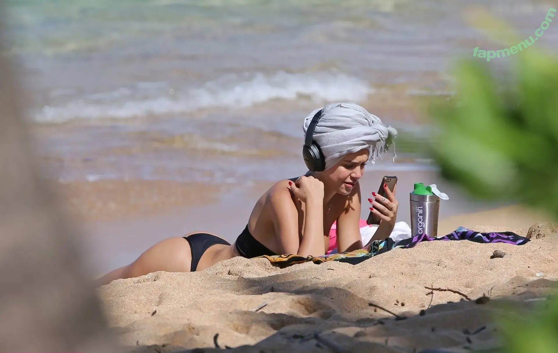 Alexis Ren nude photo #2028 (alexisren / alexisreng / alexxissren)