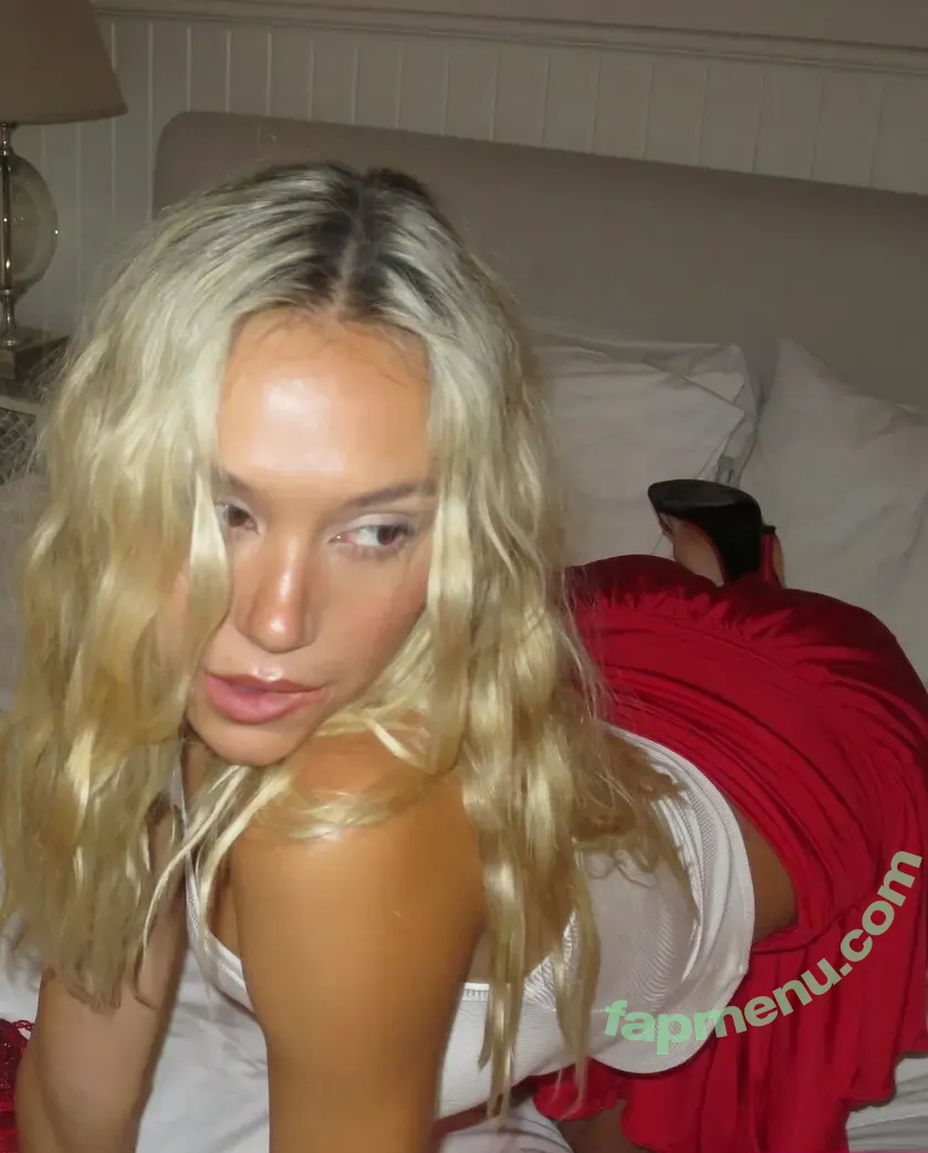 Alexis Ren nude photo #2059 (alexisren / alexisreng / alexxissren)