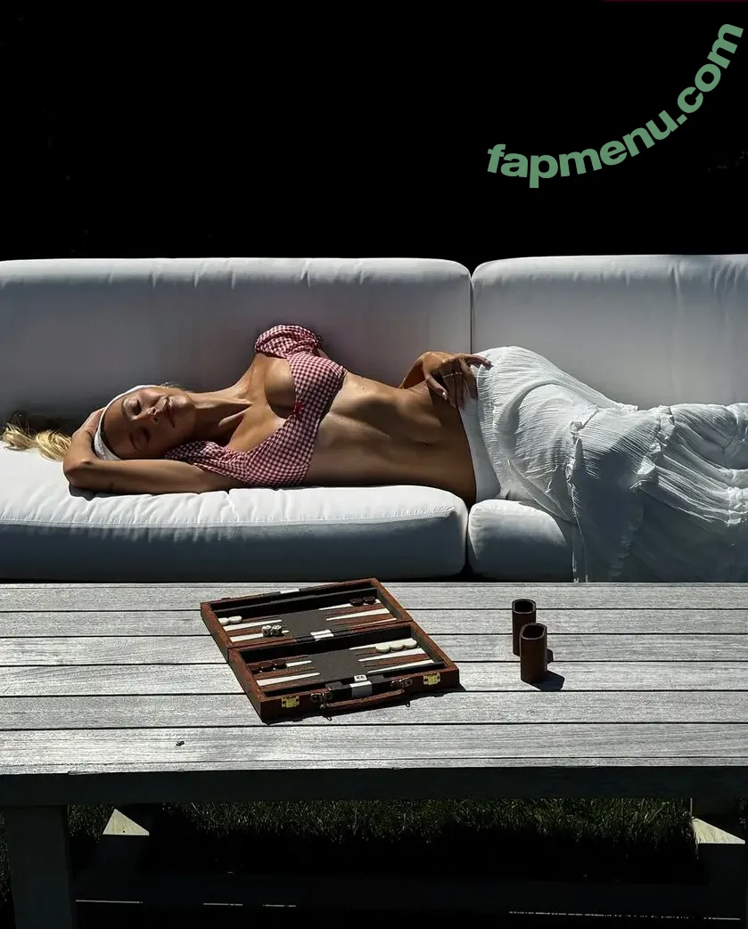 Alexis Ren nude photo #2066 (alexisren / alexisreng / alexxissren)