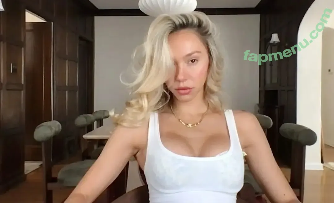 Alexis Ren nude photo #2087 (alexisren / alexisreng / alexxissren)