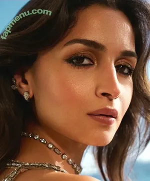 Alia Bhatt / aliaa08 / aliaabhatt nude photo #0135