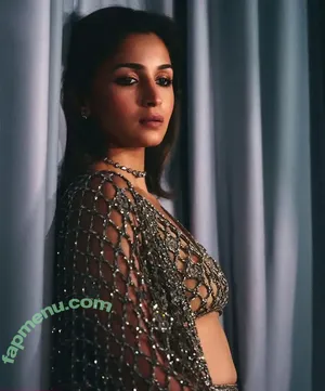 Alia Bhatt / aliaa08 / aliaabhatt nude photo #0138