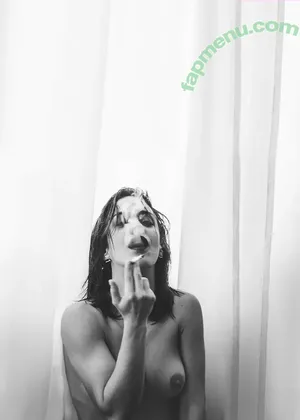  nude photo #0004