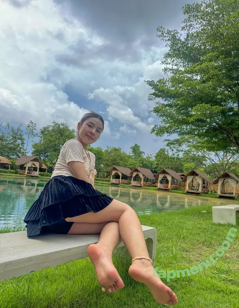 alice.feetze nude photo #0030 (alicemerton)