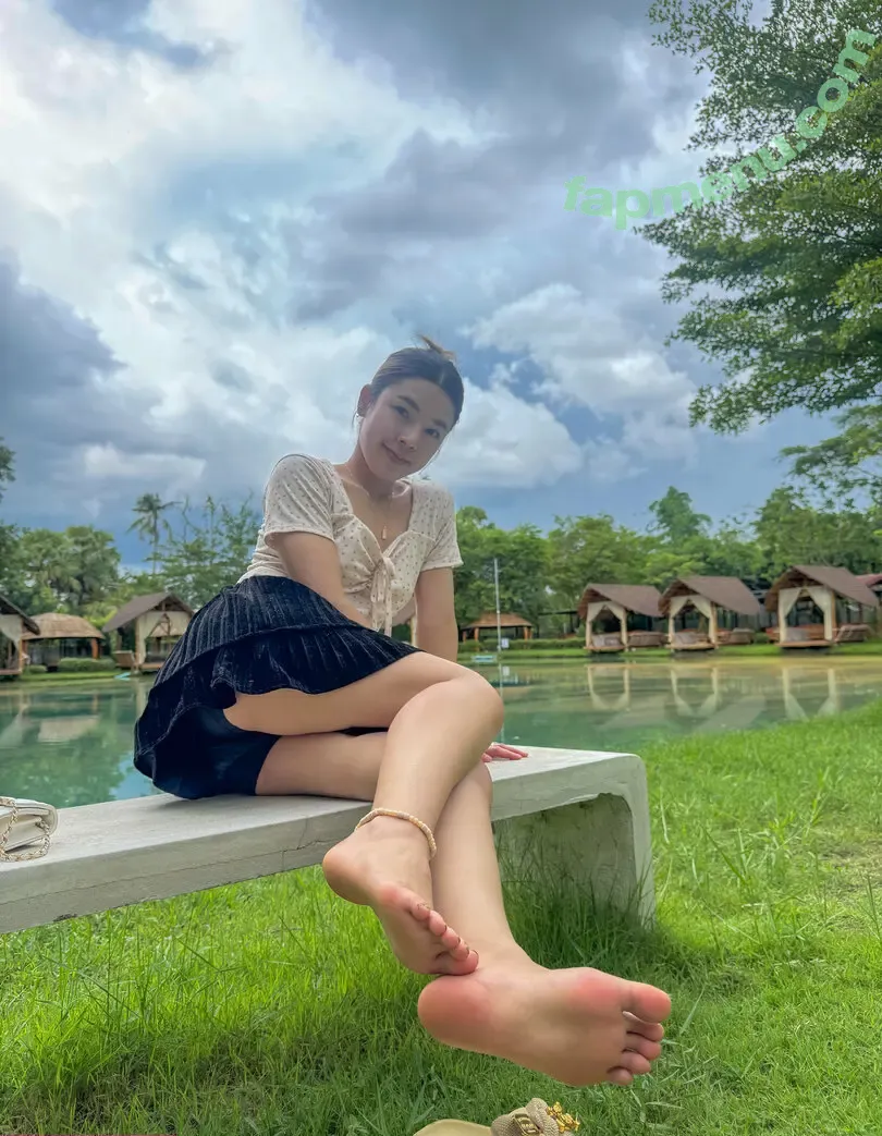 alice.feetze nude photo #0031 (alicemerton)