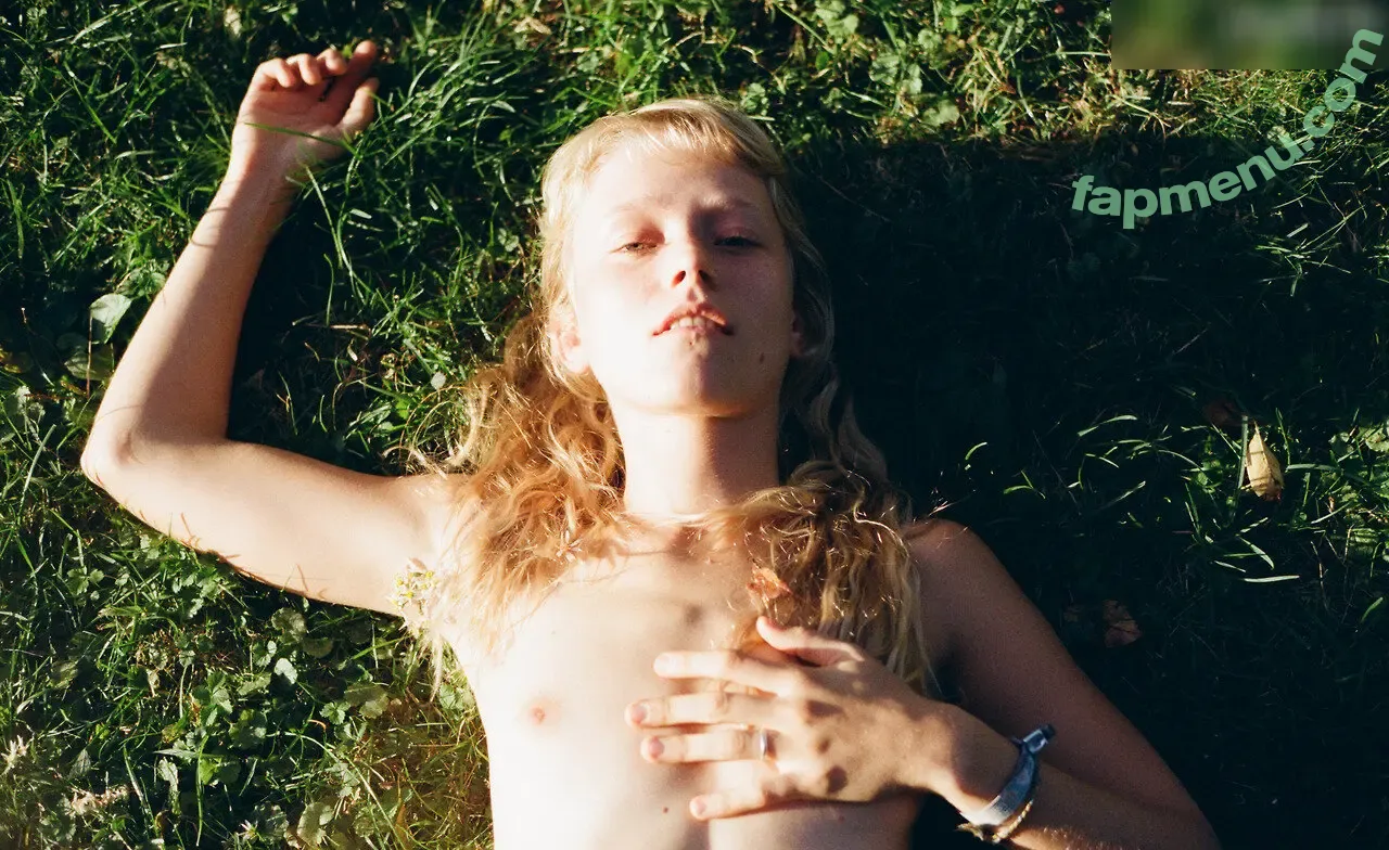 Alice Phoebe Lou nude photo #0056 (alicephoebelou)
