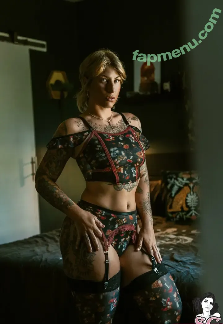 Alienwithgreeneyes nude photo #0013 (Alienwithgreeneyes)