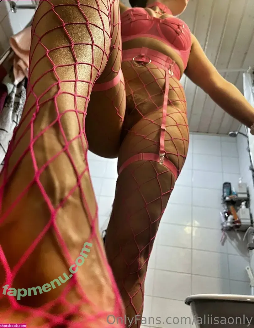 Aliisavain nude photo #0012 (Aliisavain)