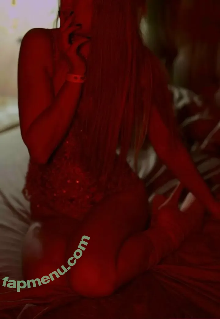 alisaqueen nude photo #0003 (alisaqueen828)