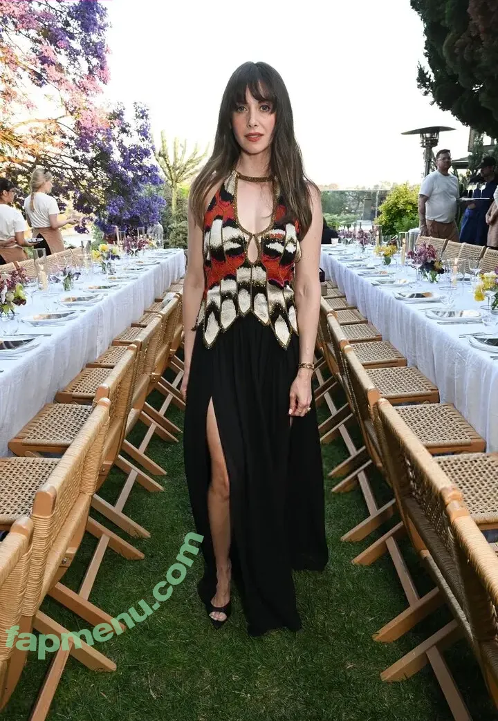 Alison Brie nude photo #1520 (alisonbrie)