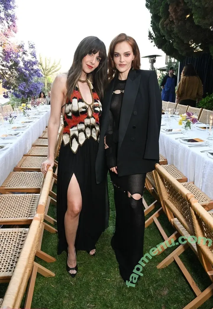 Alison Brie nude photo #1531 (alisonbrie)