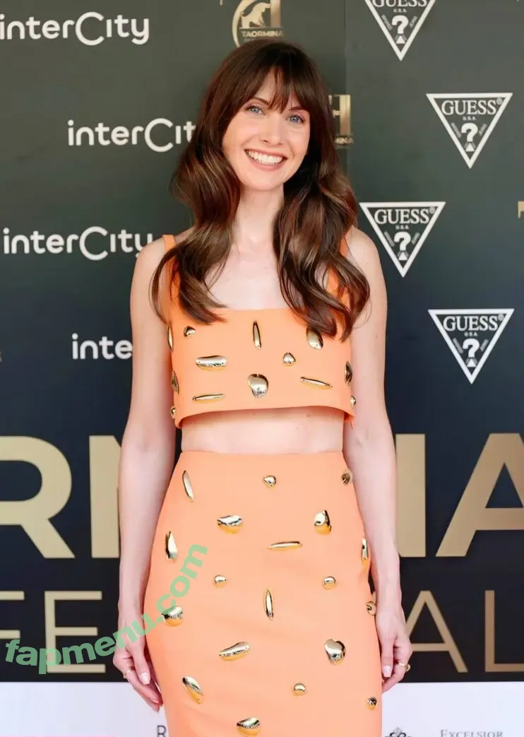Alison Brie nude photo #1555 (alisonbrie)
