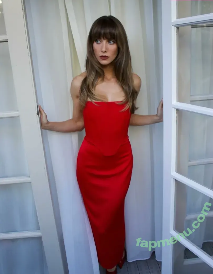 Alison Brie nude photo #1631 (alisonbrie)