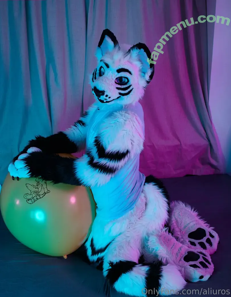 aliuros nude photo #0011 (ailurosvt)