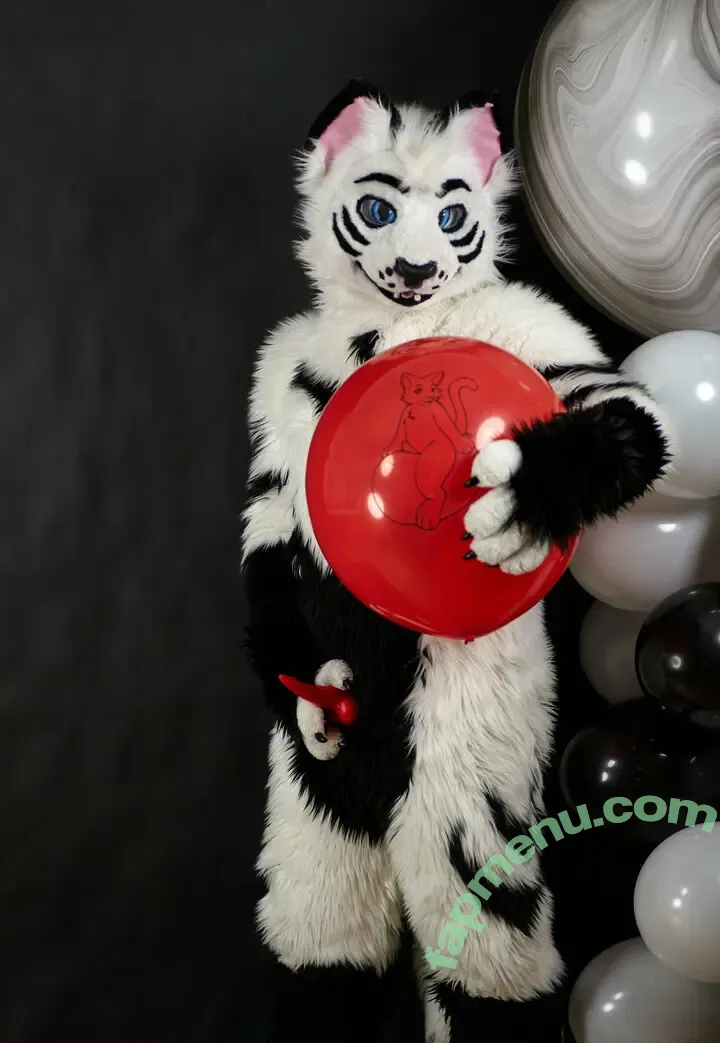 aliuros nude photo #0019 (ailurosvt)