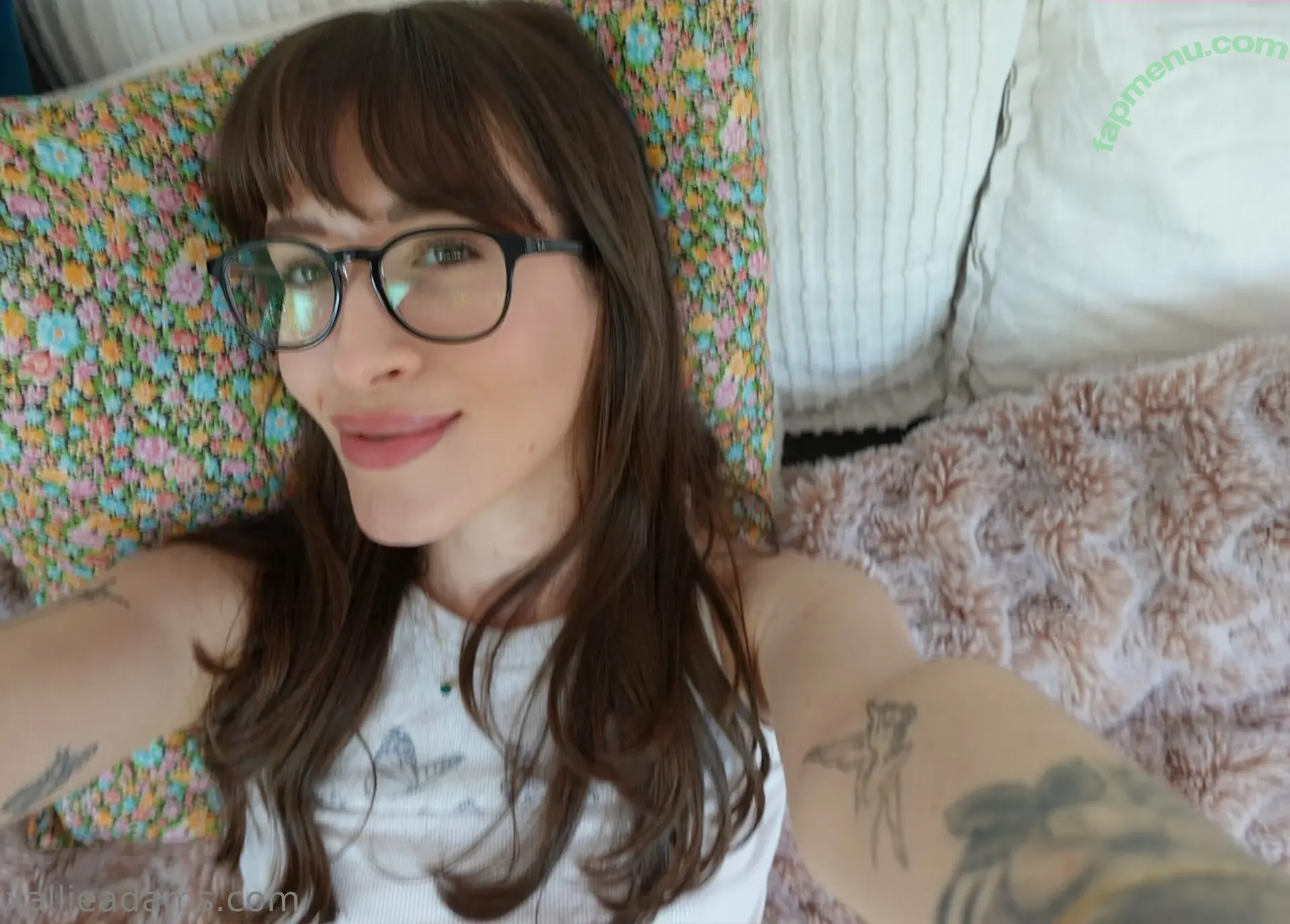 allieadams nude photo #0020 (theallieadams)