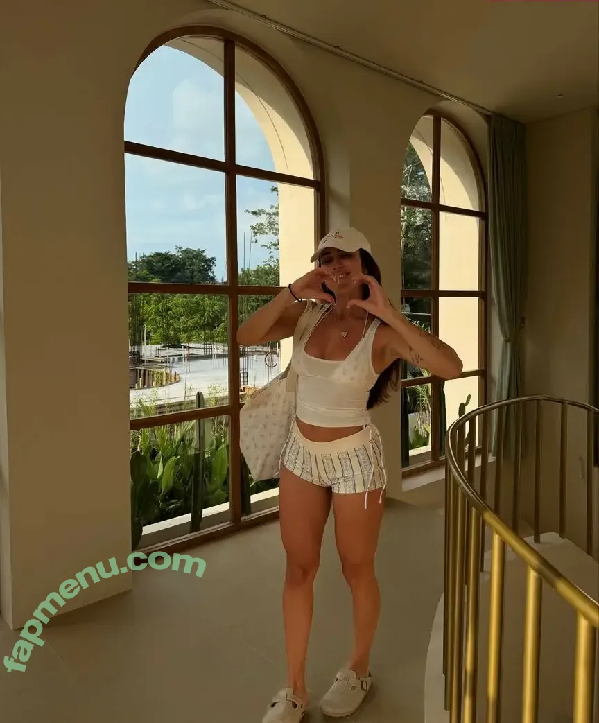 Alohalaia nude photo #0137 (alohalaia_ / thealohatrainer)