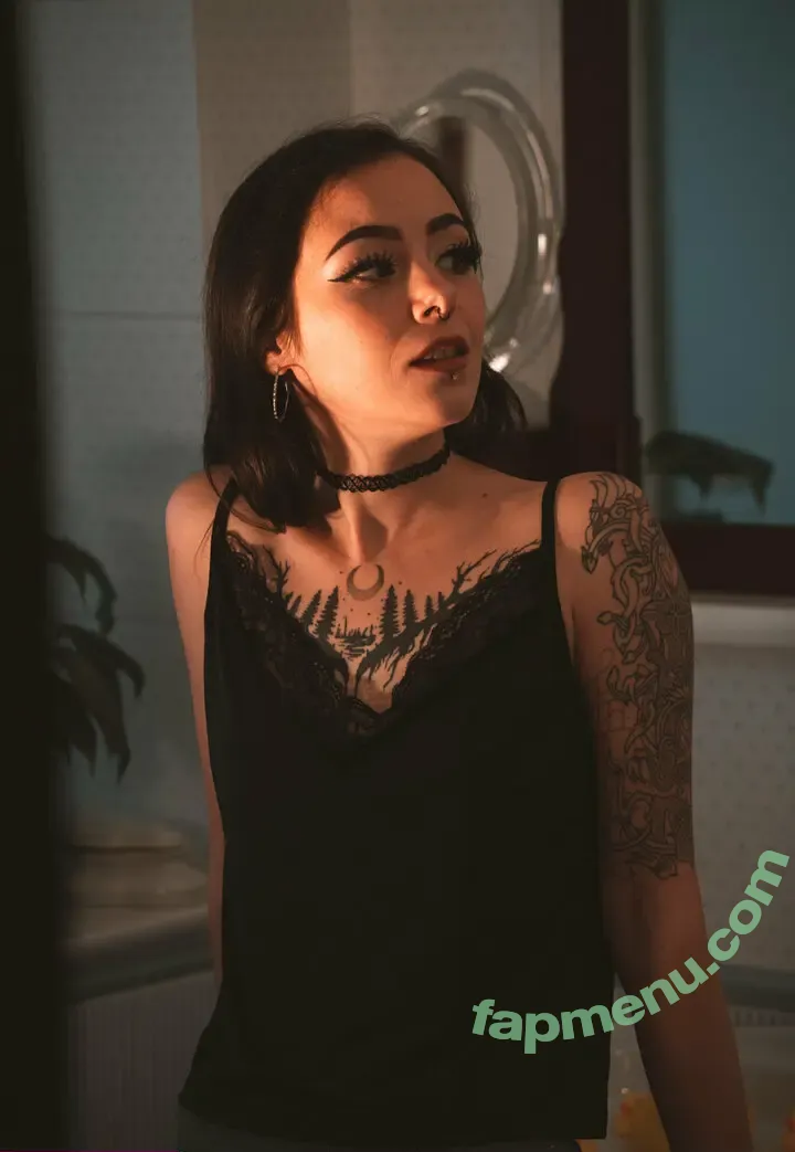 alucarynmoon nude photo #0039 (alucarynmoon)