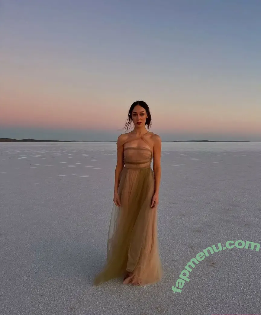 Alycia Debnam Carey nude photo #1386 (DebnamCarey / alyciajasmin)